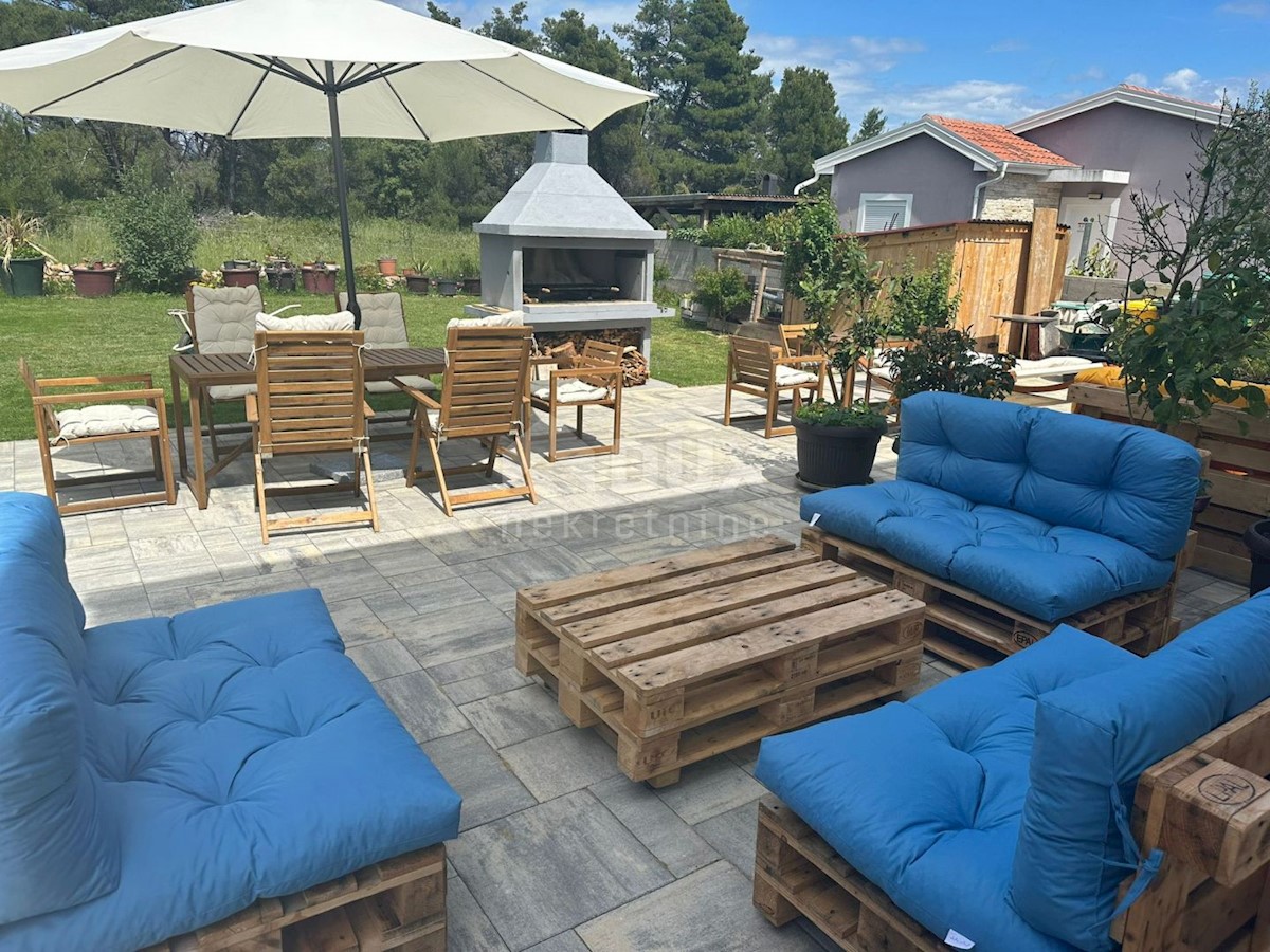 ZADAR, VIR - Casa spaziosa con 5 appartamenti