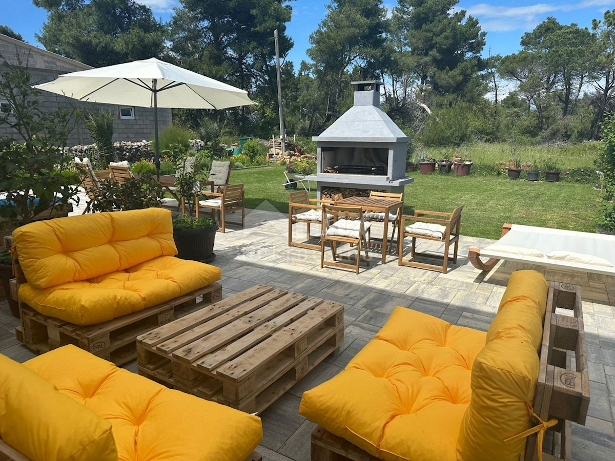 ZADAR, VIR - Casa spaziosa con 5 appartamenti