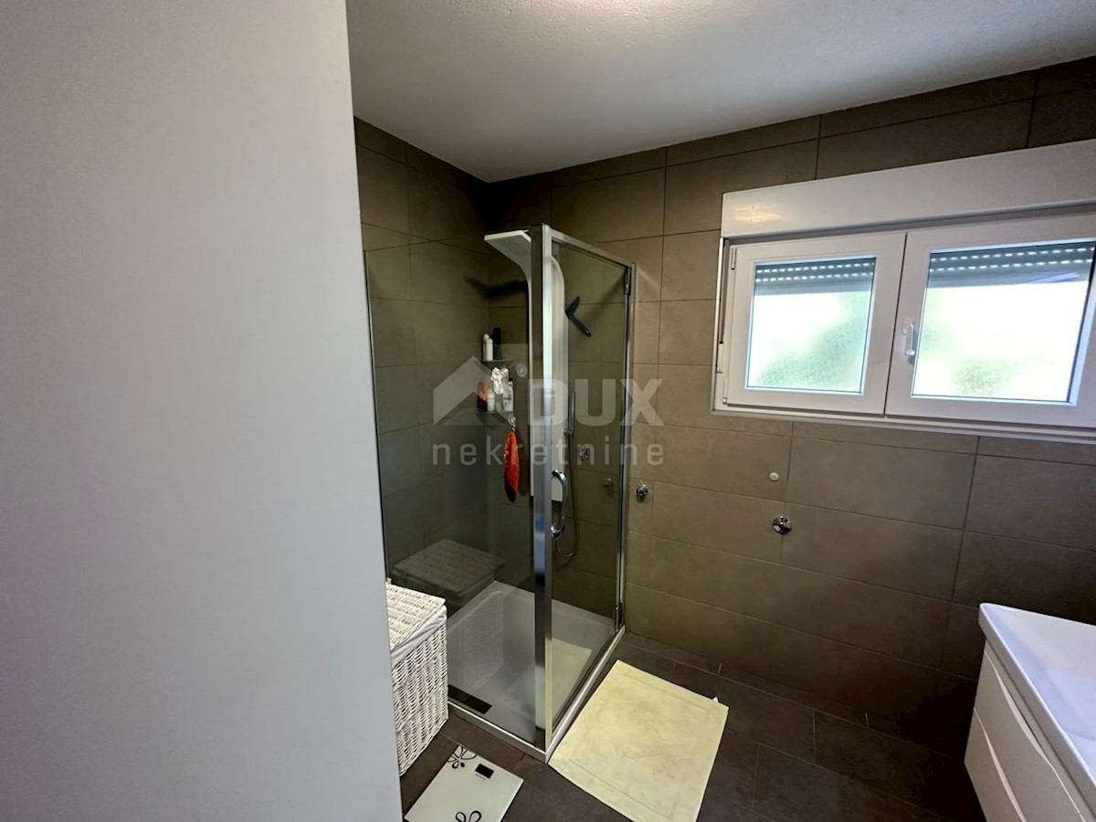 ZADAR, VIR - Casa spaziosa con 5 appartamenti