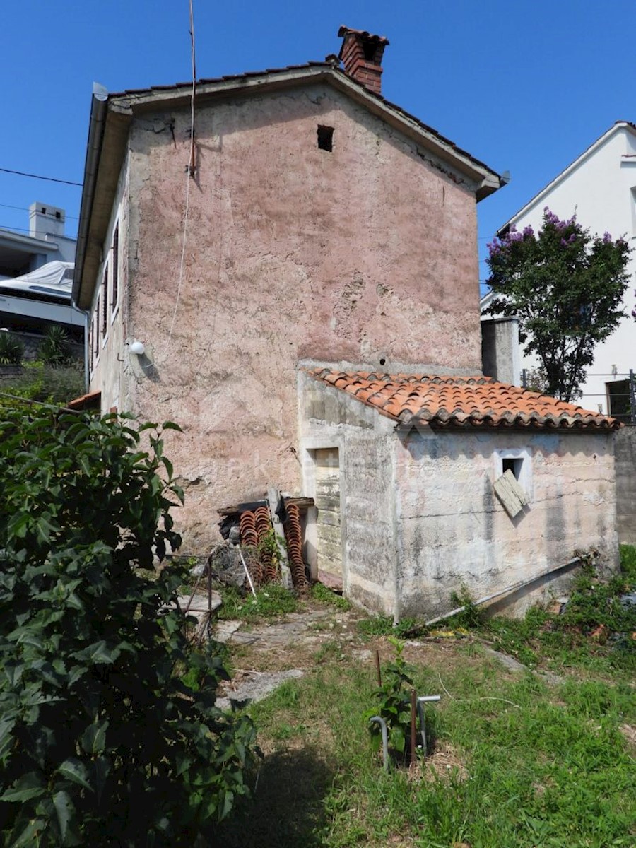 OPATIJA, IČIĆI, POLJANE - terreno edificabile 1333m2 + vecchia casa 85m2 con vista mare per casa familiare/ villa/ appartamenti/ casa in affitto - vacanza con piscina