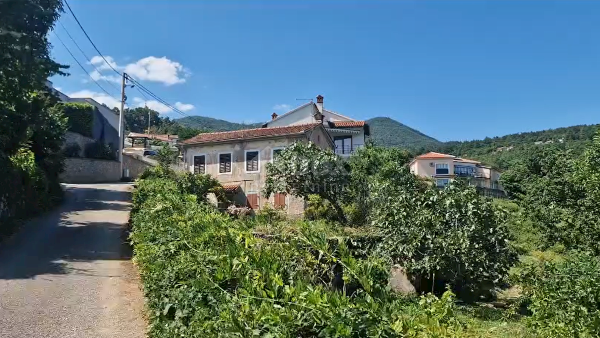 OPATIJA, IČIĆI, POLJANE - terreno edificabile 1333m2 + vecchia casa 85m2 con vista mare per casa familiare/ villa/ appartamenti/ casa in affitto - vacanza con piscina