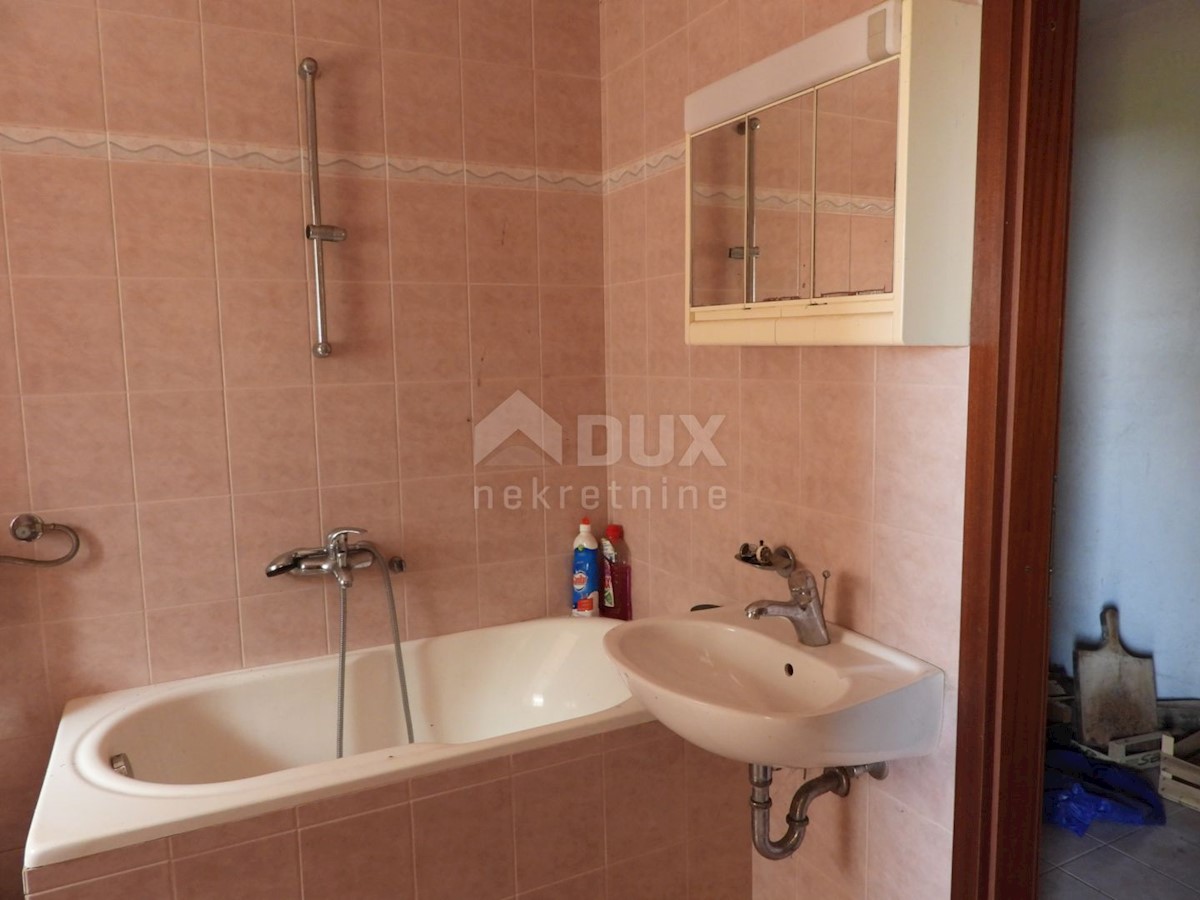 OPATIJA, IČIĆI, POLJANE - terreno edificabile 1333m2 + vecchia casa 85m2 con vista mare per casa familiare/ villa/ appartamenti/ casa in affitto - vacanza con piscina