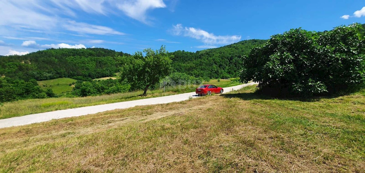 ISTRIA, PAZIN - Terreno edificabile 1576 m2 con vista lago