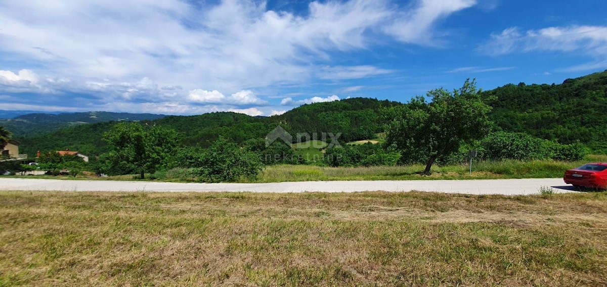 ISTRIA, PAZIN - Terreno edificabile 1576 m2 con vista lago