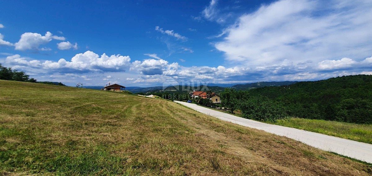 ISTRIA, PAZIN - Terreno edificabile 1576 m2 con vista lago