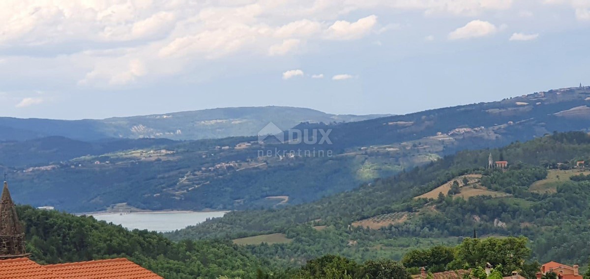 ISTRIA, PAZIN - Terreno edificabile 1576 m2 con vista lago