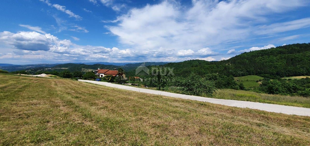 ISTRIA, PAZIN - Terreno edificabile 1576 m2 con vista lago