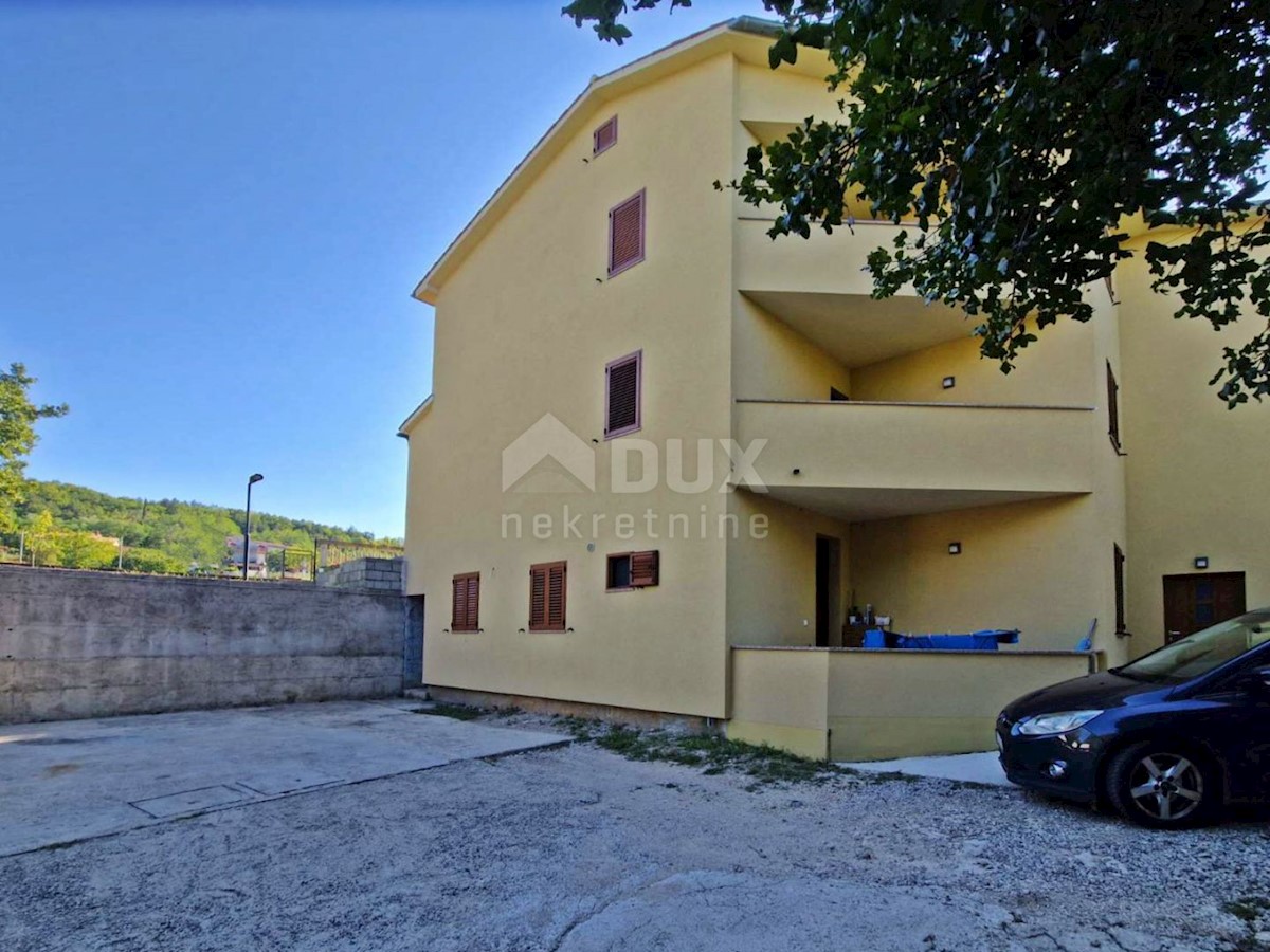 ISTRIA, LABIN - Palazzina in periferia