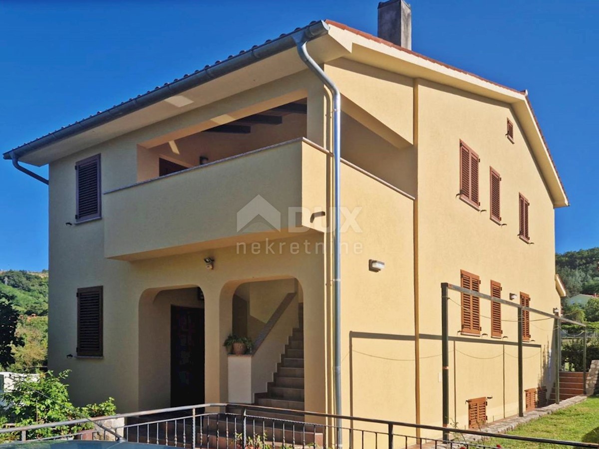 ISTRIA, LABIN - Palazzina in periferia