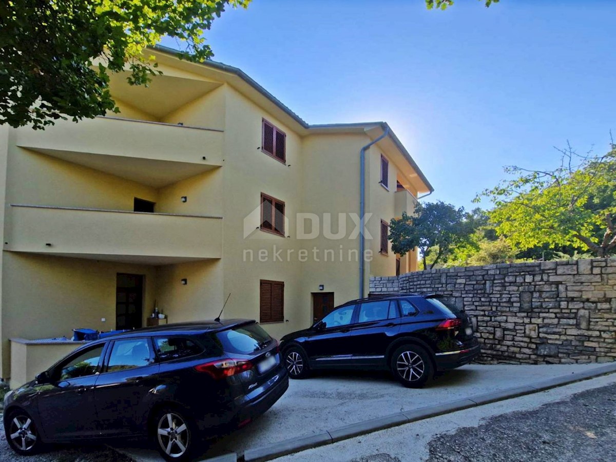 ISTRIA, LABIN - Palazzina in periferia