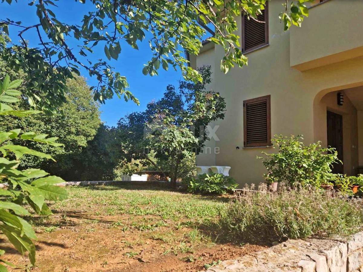 ISTRIA, LABIN - Palazzina in periferia