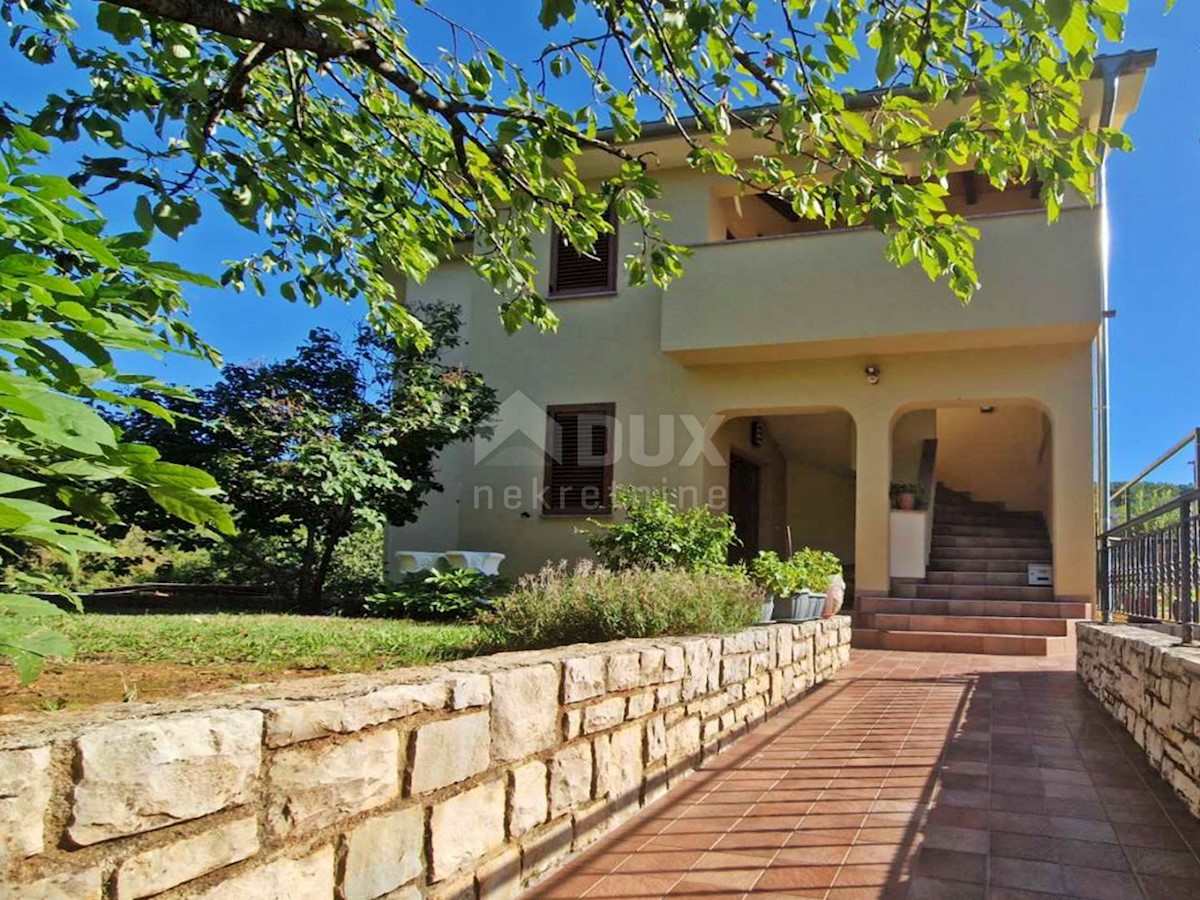 ISTRIA, LABIN - Palazzina in periferia