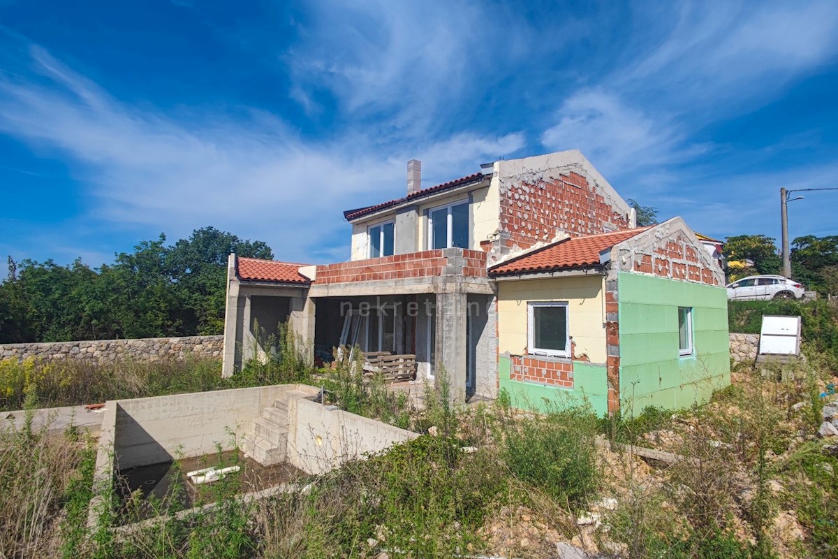 L'ISOLA DI KRK, zona più ampia della città di Krk - Casa con piscina in fase Rohbau