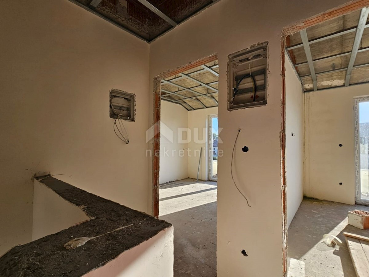 L'ISOLA DI KRK, zona più ampia della città di Krk - Casa con piscina in fase Rohbau