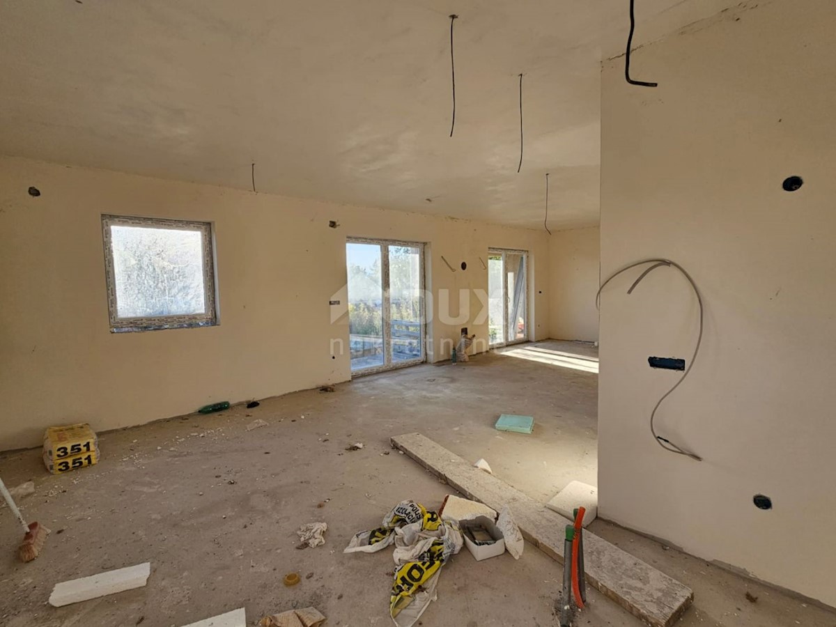 L'ISOLA DI KRK, zona più ampia della città di Krk - Casa con piscina in fase Rohbau