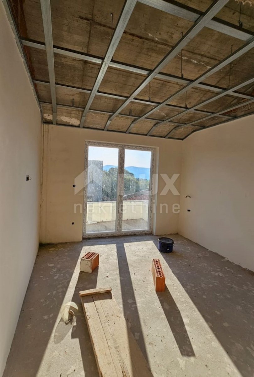 L'ISOLA DI KRK, zona più ampia della città di Krk - Casa con piscina in fase Rohbau