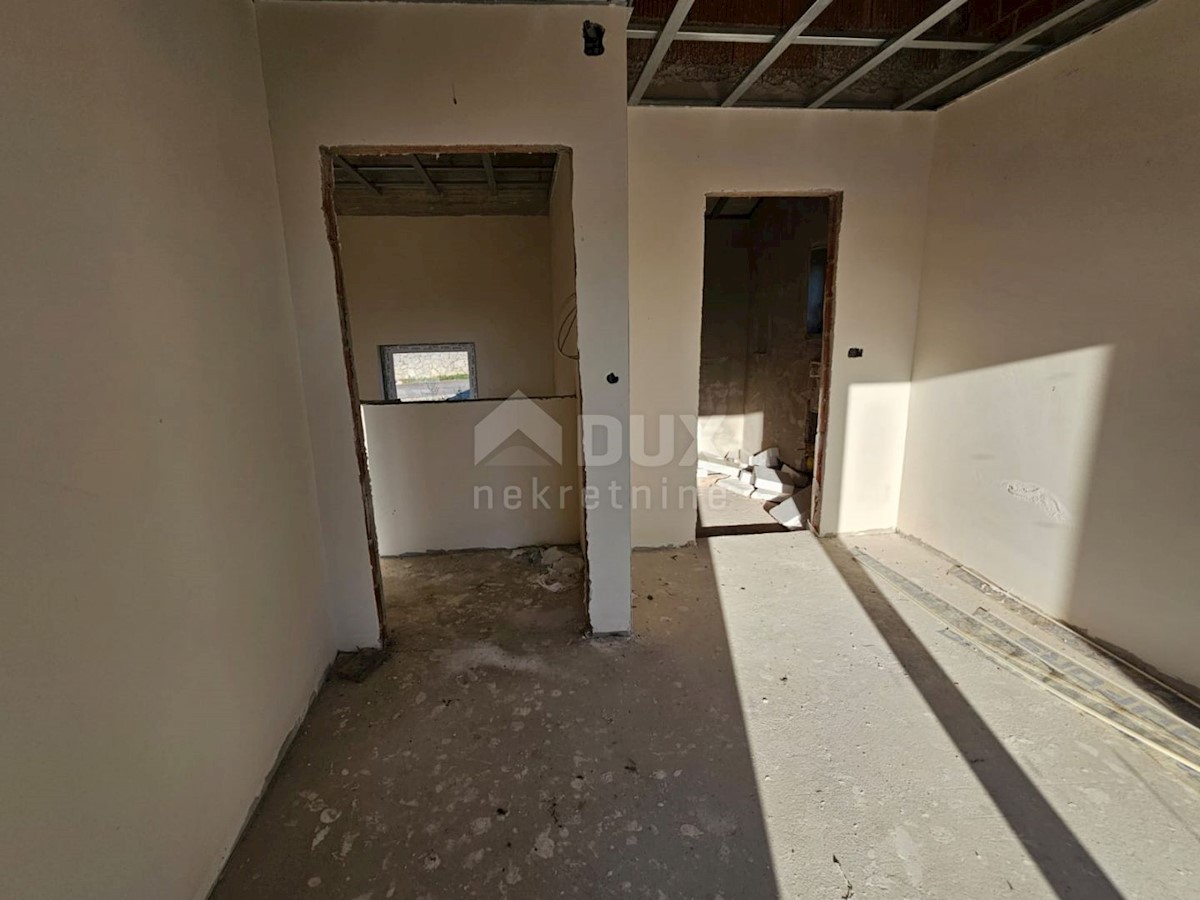 L'ISOLA DI KRK, zona più ampia della città di Krk - Casa con piscina in fase Rohbau