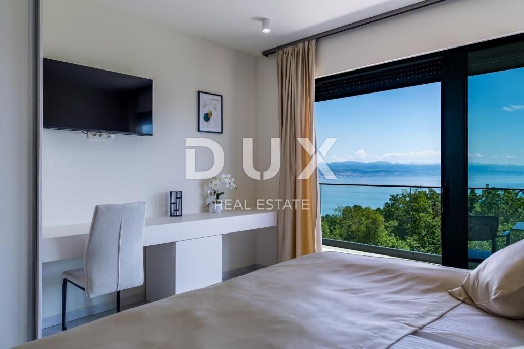 OPATIJA, LOVRAN - villa unica vicino a Opatija con piscina coperta, vista panoramica sul mare, immersa nel verde