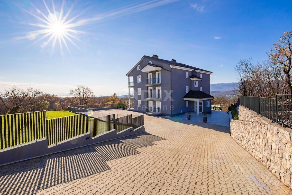 VIŠKOVO, MARČELJI - esclusivo appartamento su due piani 144m2 con uso della piscina - vista mare