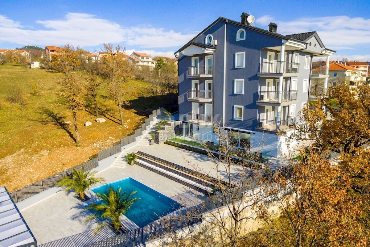 VIŠKOVO, MARČELJI - esclusivo appartamento su due piani 144m2 con uso della piscina - vista mare