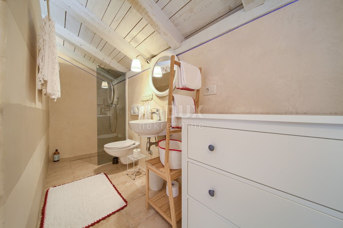 ISOLA DI KRK, DOBRINJ - Casa rustica con jacuzzi