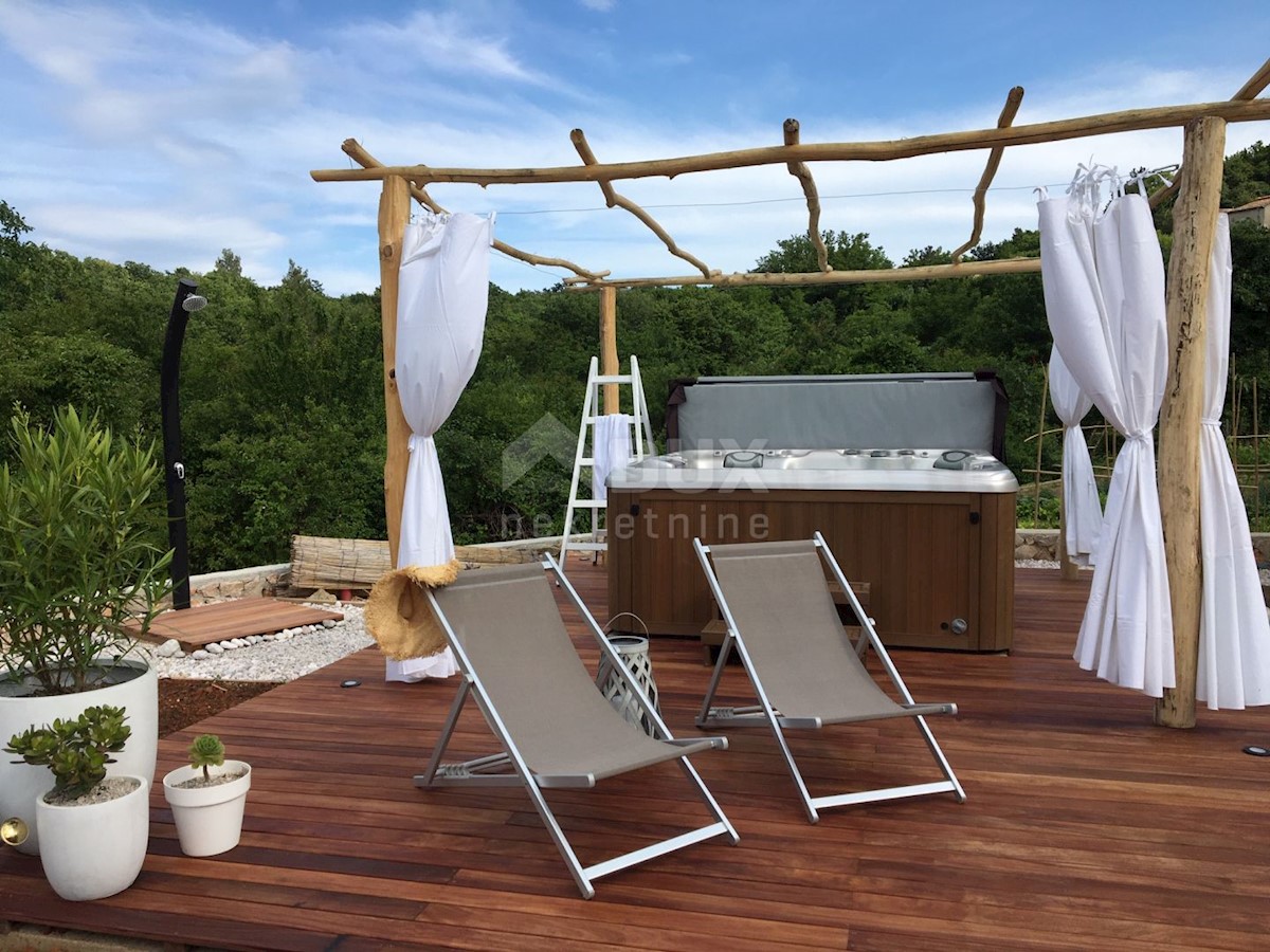 ISOLA DI KRK, DOBRINJ - Casa rustica con jacuzzi