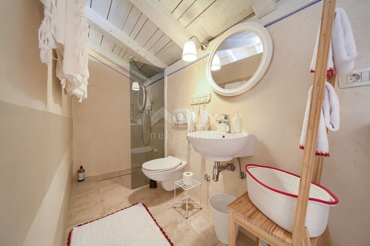 ISOLA DI KRK, DOBRINJ - Casa rustica con jacuzzi