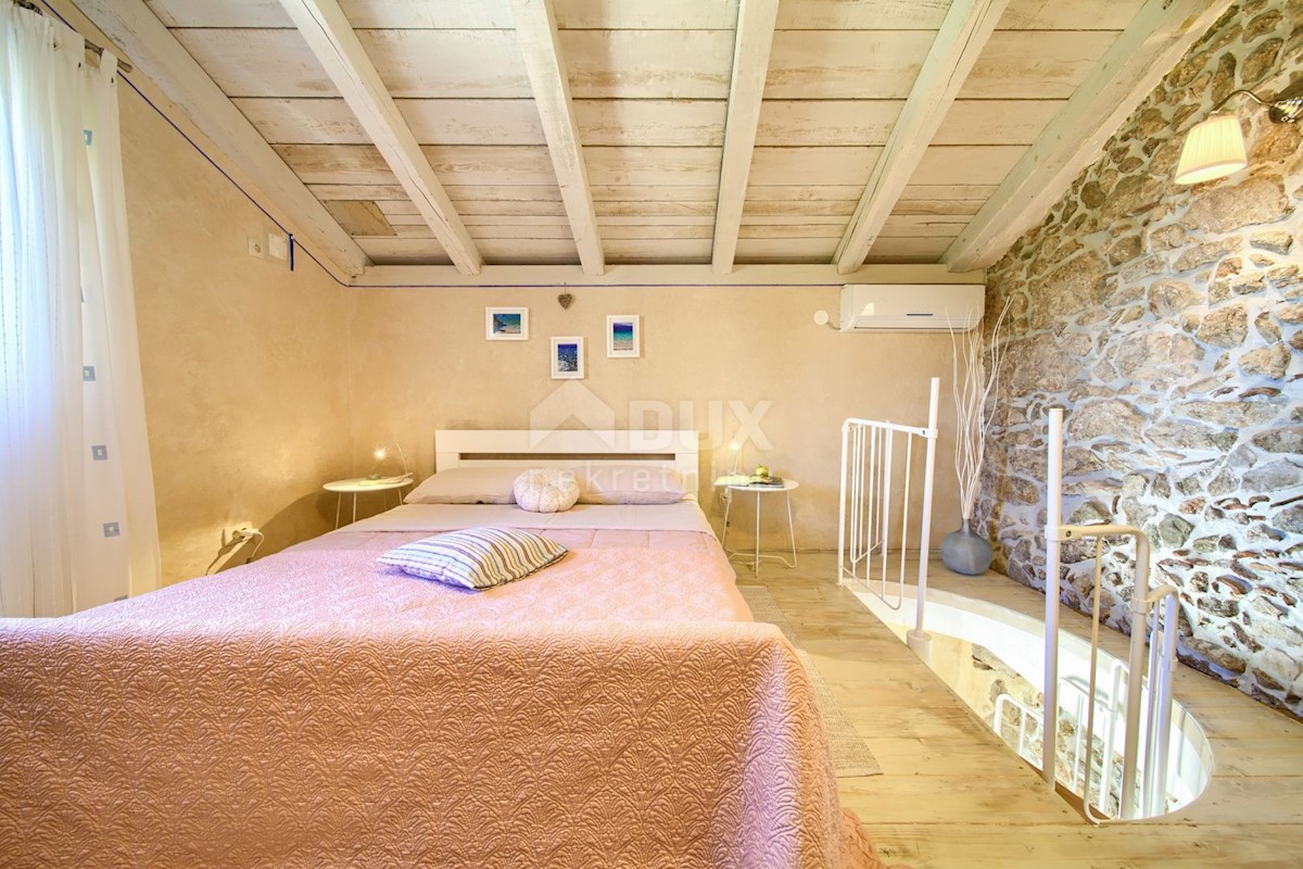 ISOLA DI KRK, DOBRINJ - Casa rustica con jacuzzi