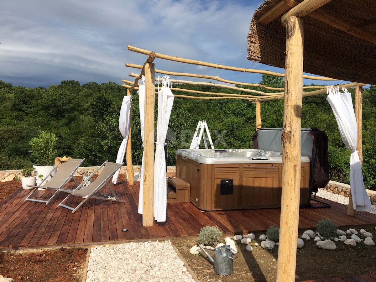 ISOLA DI KRK, DOBRINJ - Casa rustica con jacuzzi
