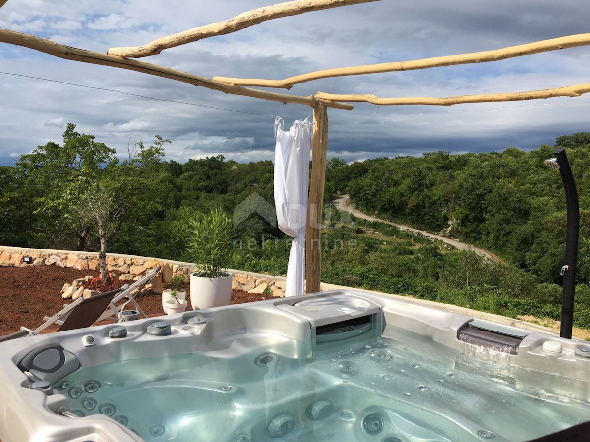 ISOLA DI KRK, DOBRINJ - Casa rustica con jacuzzi
