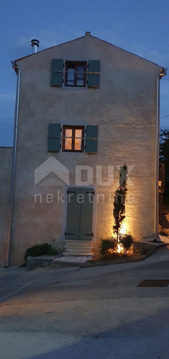ISOLA DI KRK, DOBRINJ - Casa rustica con jacuzzi
