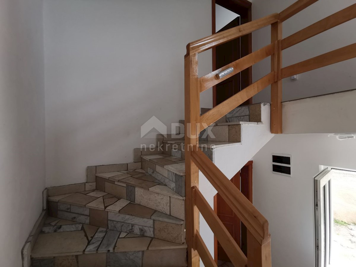 CRIKVENICA, JADRANOVO - Appartamento duplex, 98m2 in una bella posizione vicino al mare