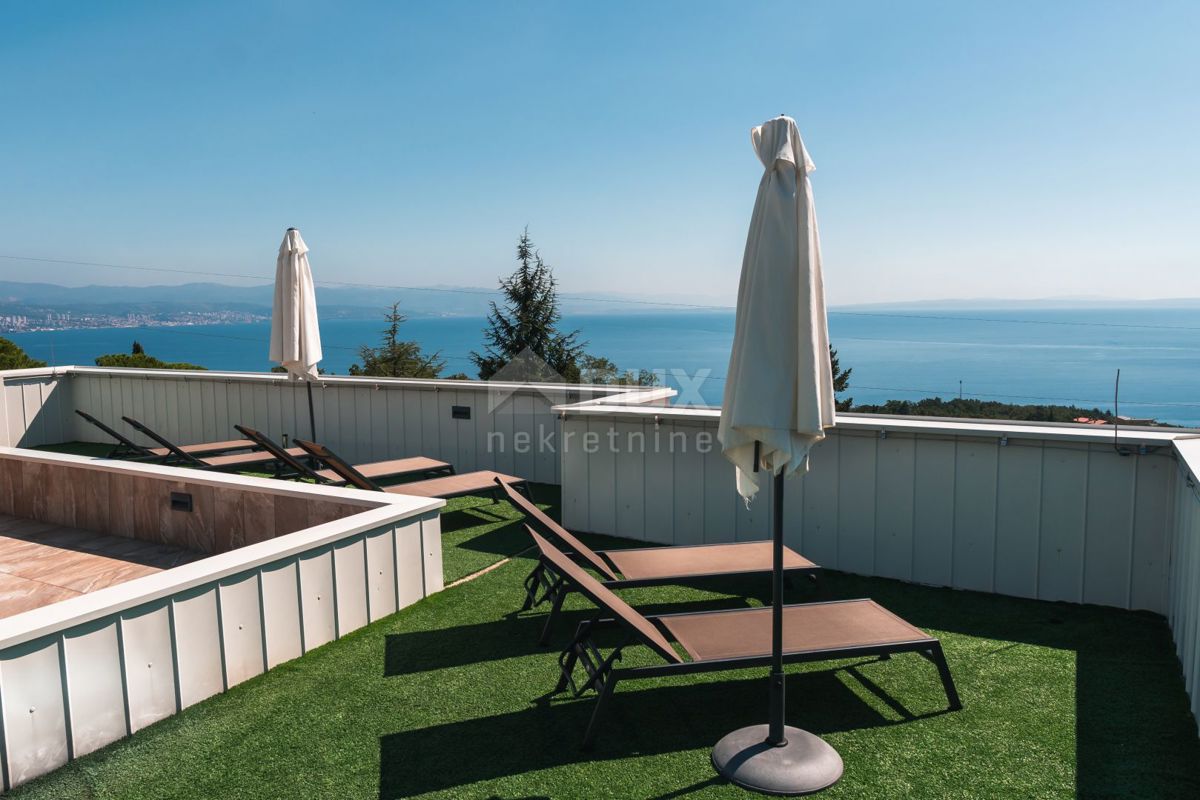 OPATIJA, IČIĆI - appartamento 79m2 con giardino in un edificio nuovo con piscina sul tetto, vista mare, parcheggio