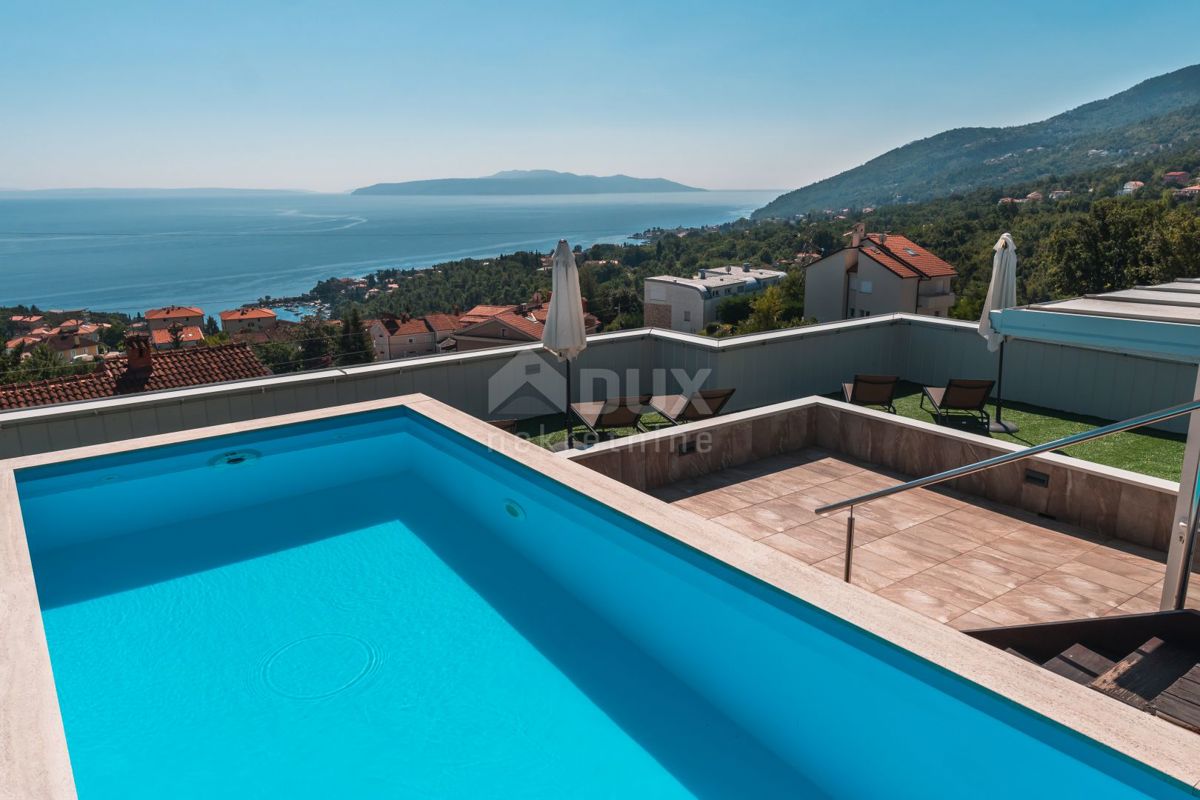 OPATIJA, IČIĆI - appartamento 79m2 con giardino in un edificio nuovo con piscina sul tetto, vista mare, parcheggio