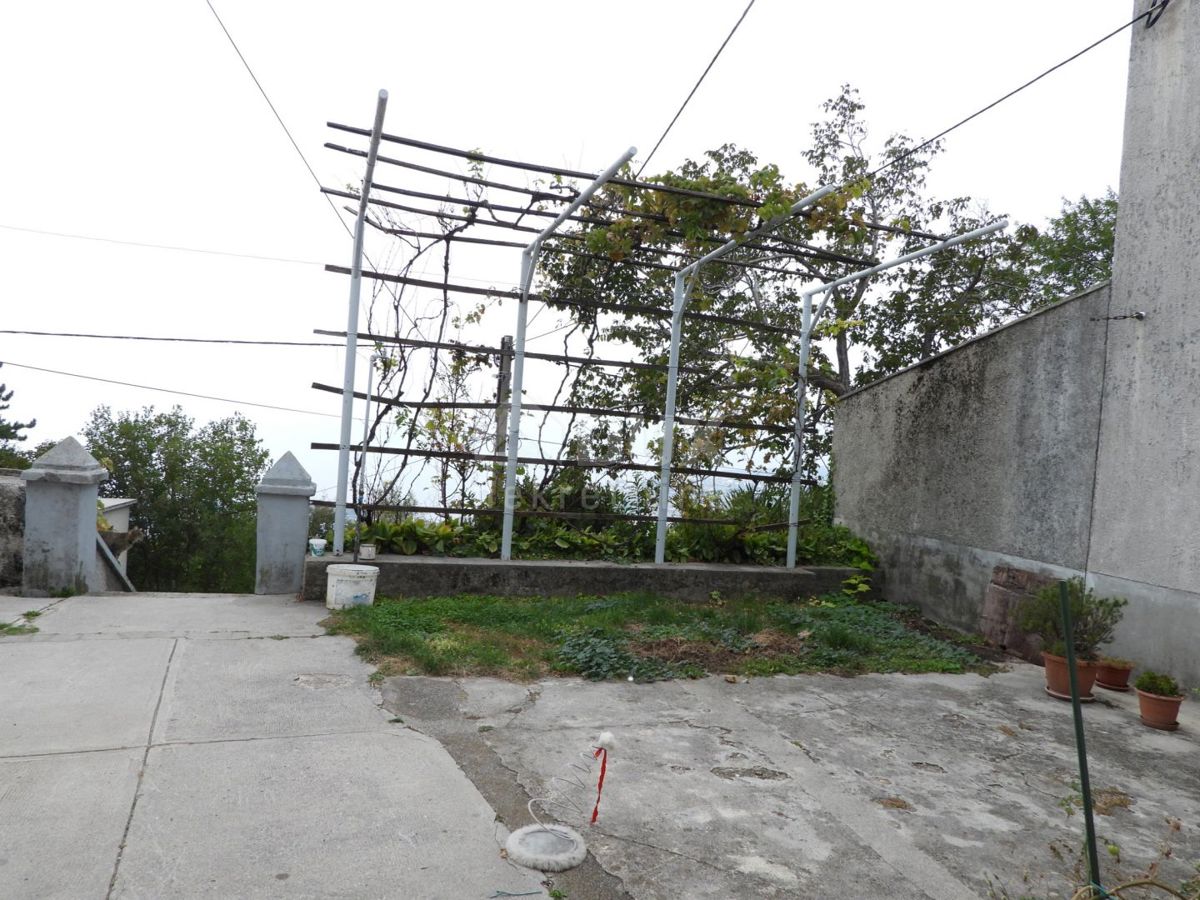 RIJEKA, HRELJIN - casa bifamiliare 150m2 con vista mare + dintorni 650m2