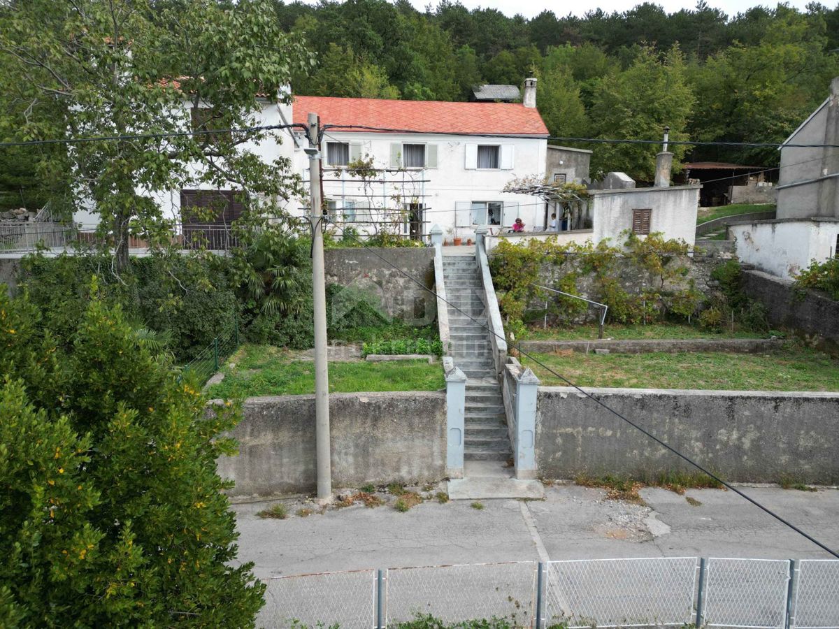RIJEKA, HRELJIN - casa bifamiliare 150m2 con vista mare + dintorni 650m2