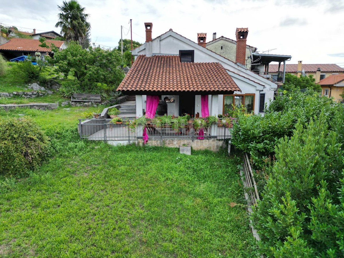 OPATIJA, KASTAV, TRINAJSTIĆI - casa 110m2 con vista mare + garage 90m2 + annessi 45m2 + ambiente 4100m2