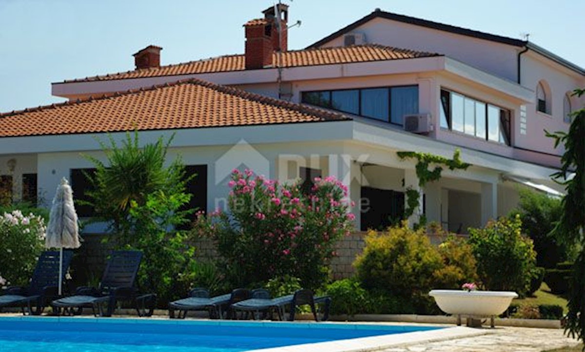 ISTRIA, POREČ - Hotel con piscina e ampio giardino!