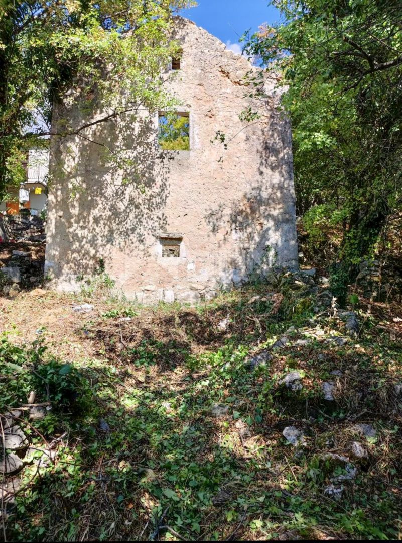 BAKAR, HRELJIN - casa fatiscente 100m2 con vista mare + ambiente 1677m2