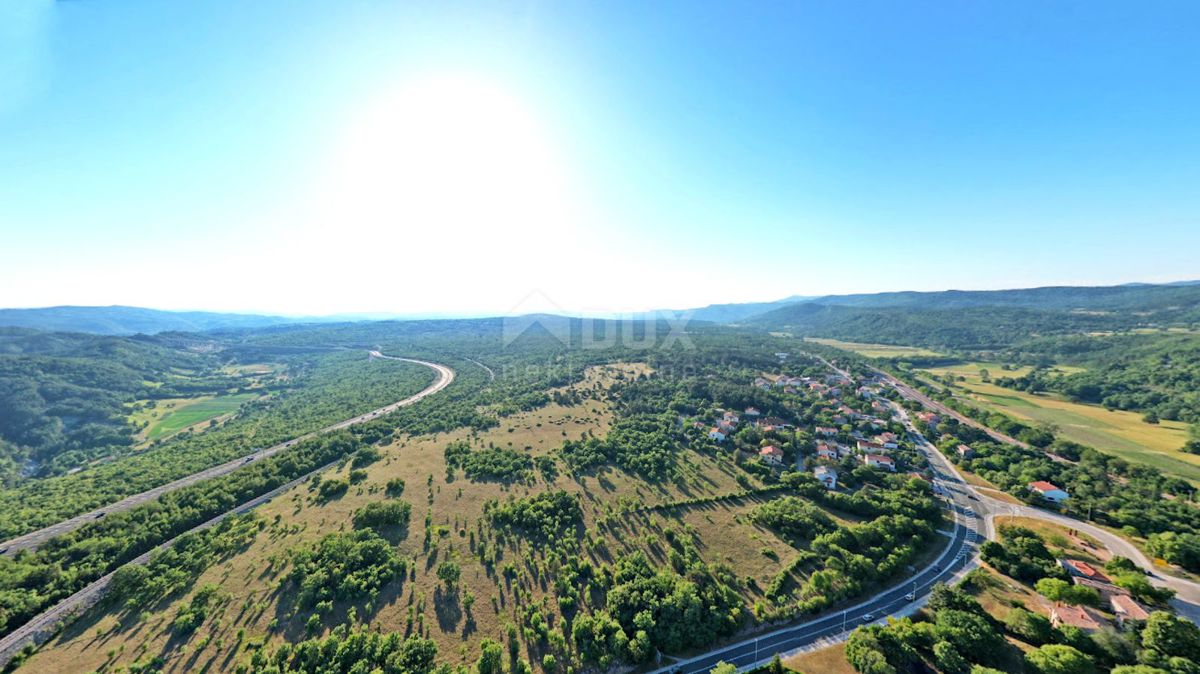 ISTRIA, LUPOGLAV - Ampio terreno ad uso commerciale