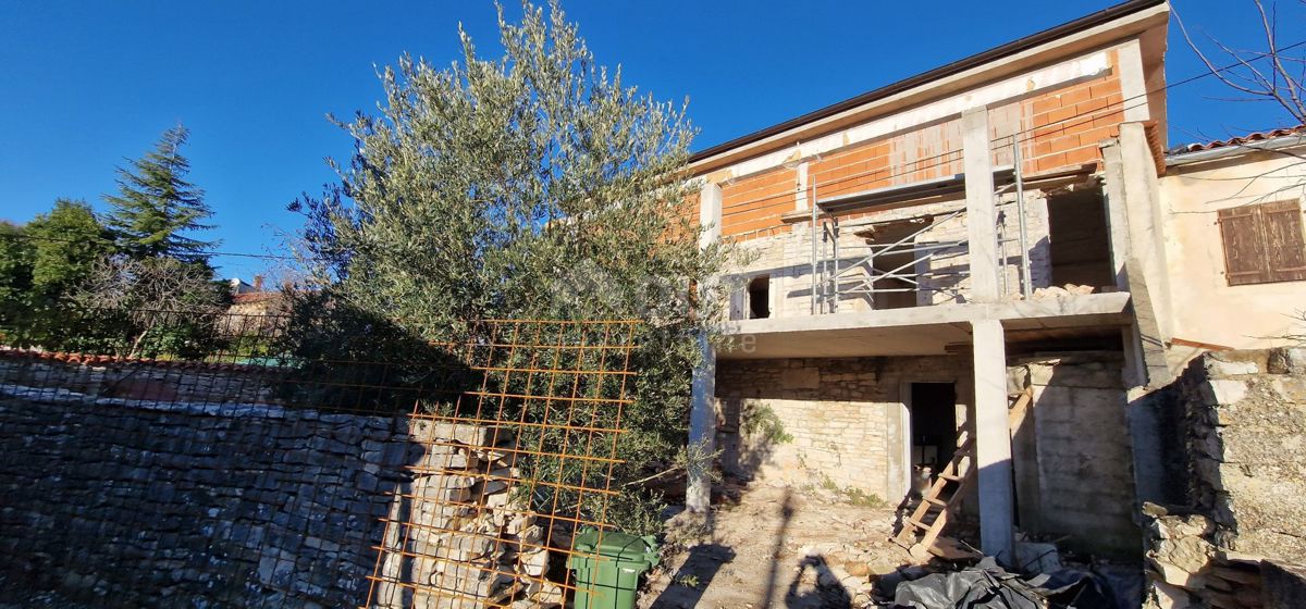 ISTRIA, KANFANAR - Iniziata la ristrutturazione di una casa bifamiliare in pietra in centro