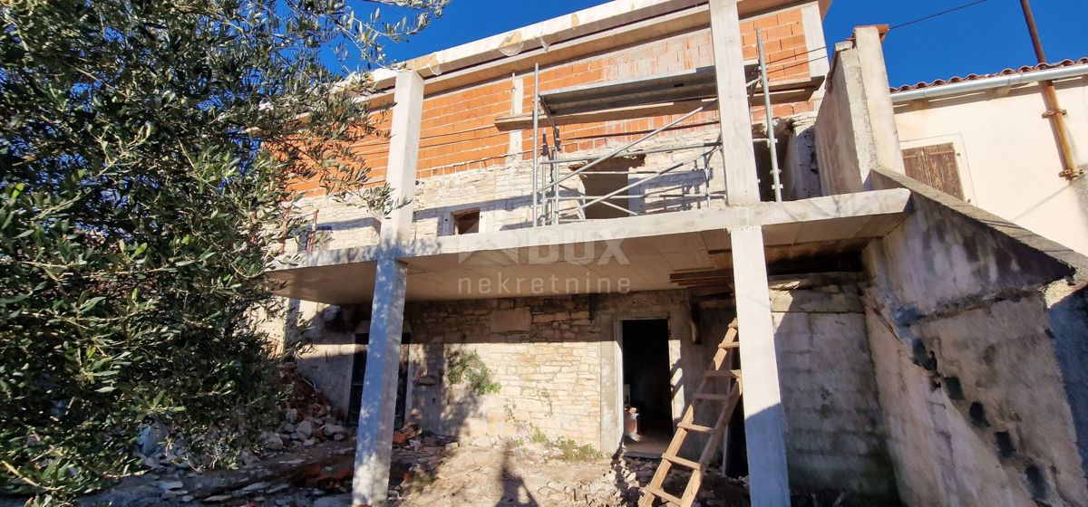 ISTRIA, KANFANAR - Iniziata la ristrutturazione di una casa bifamiliare in pietra in centro