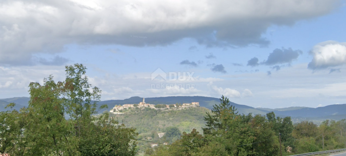 ISTRIA, BUZET - Due case con ampio terreno nella natura incontaminata