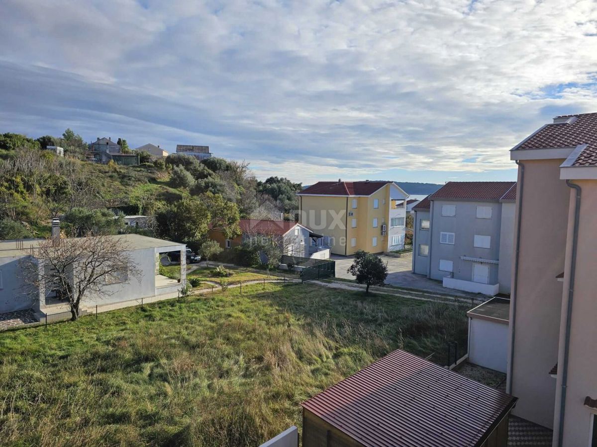 ISOLA DI RAB, BANJOL - Appartamento su due piani con ballatoio vicino al mare