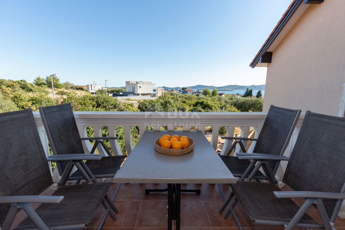 BIOGRAD, SVETI FILIP I JAKOV - Palazzina con piscina e vista mare