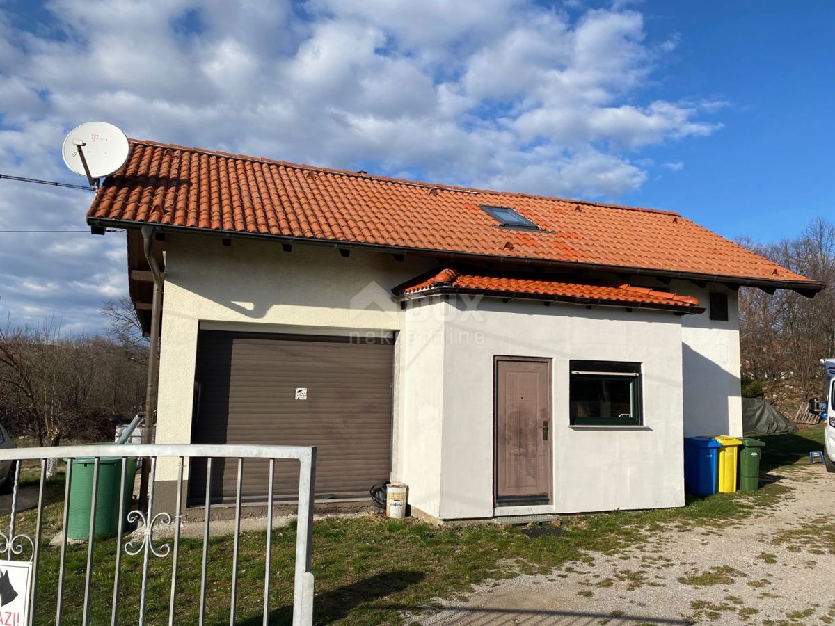 RIJEKA, VIŠKOVO - CASA SU 3 PIANI + CORTILE CON 2 APPARTAMENTI E GARAGE!!! OPPORTUNITÀ!!!