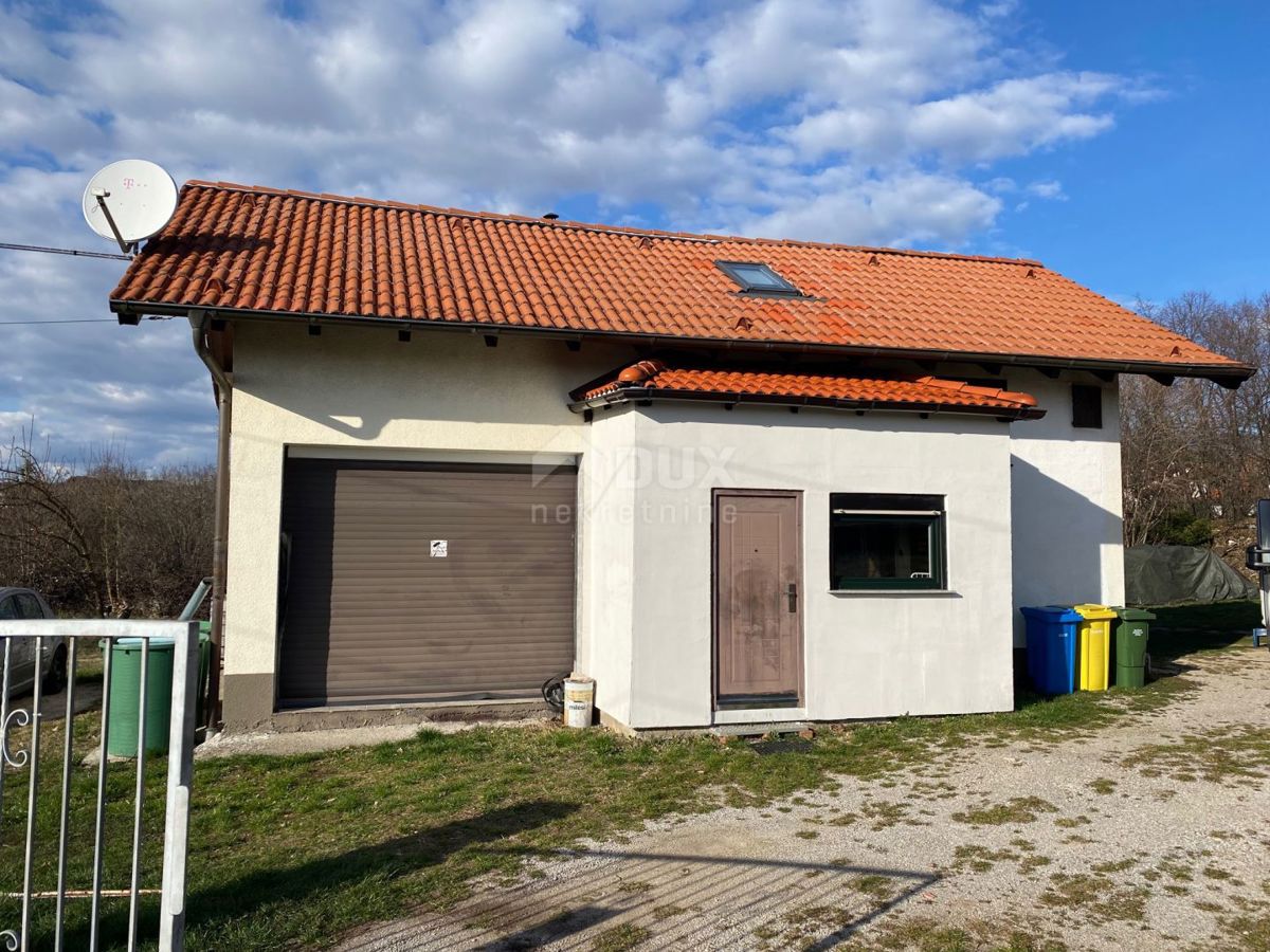 RIJEKA, VIŠKOVO - CASA SU 3 PIANI + CORTILE CON 2 APPARTAMENTI E GARAGE!!! OPPORTUNITÀ!!!