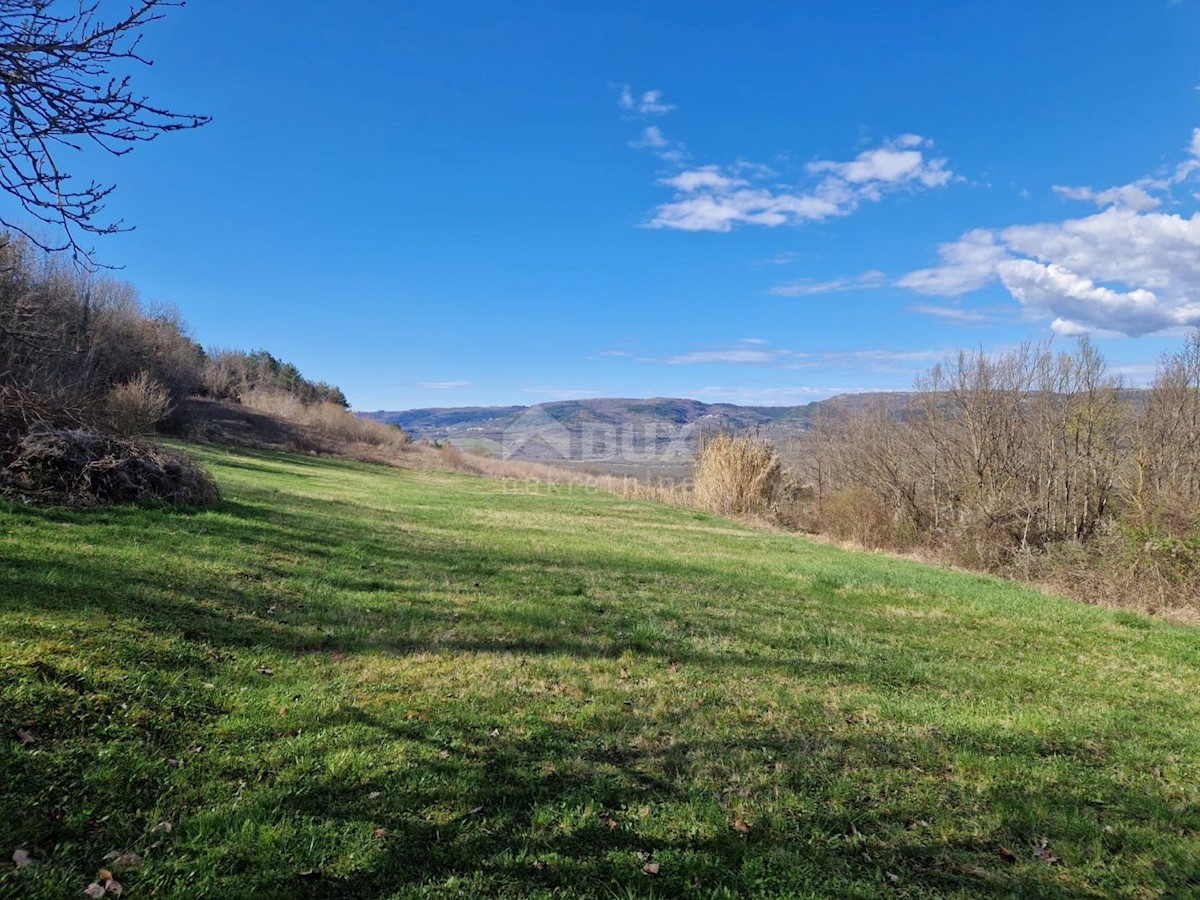 ISTRIA, MOTOVUN - Terreno con vista impressionante