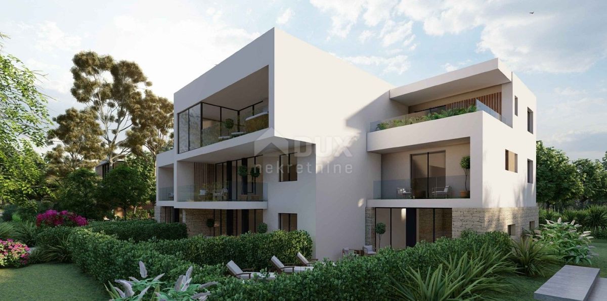 ISTRIA, PARENZO - Casa con piscina in una posizione ambita