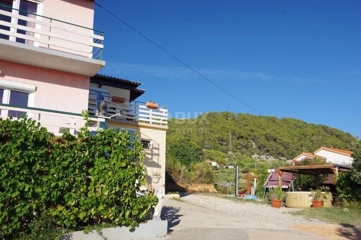 ISOLA DI RAB, BARBAT - Casa con 5 appartamenti immersa nella natura